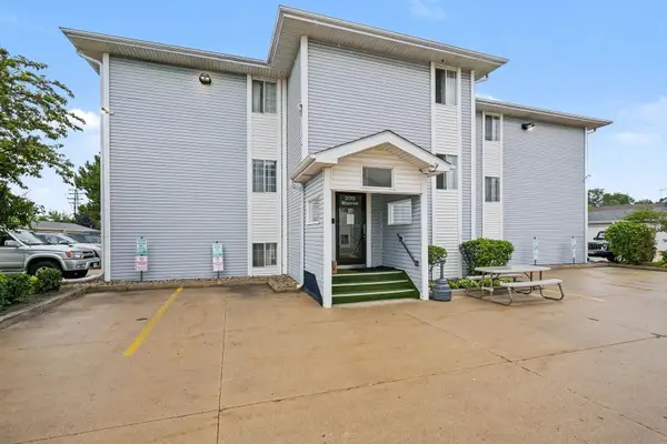 3170 W Monroe Street #212, Waukegan, IL 60085