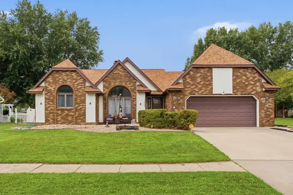3707 77th Street Court, Moline, IL 61265