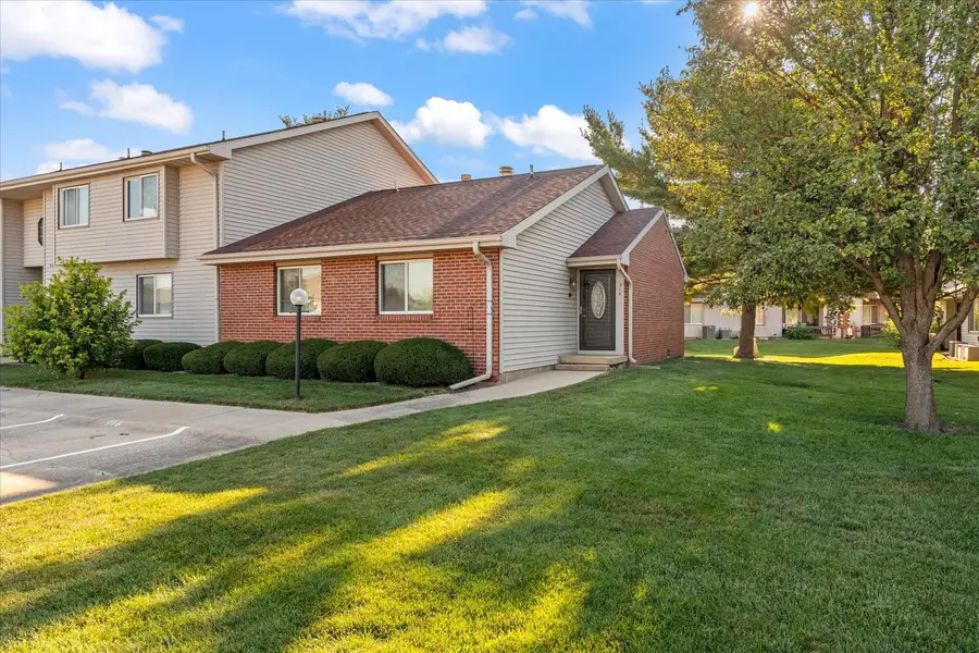 914 Kara Drive #914, Champaign, IL 61822 - #2