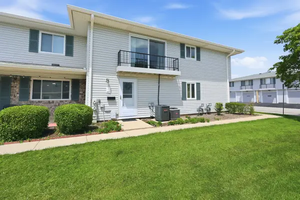 220 Sagamore Court #220, Schaumburg, IL 60194