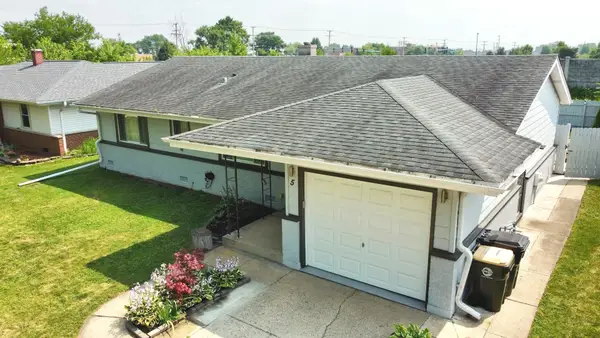 5 Wildwood Road, Elk Grove Village, IL 60007
