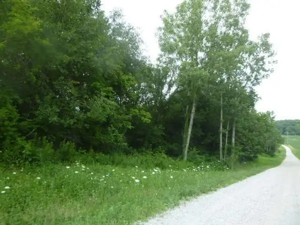 600 283 Street, Viola, IL 61486