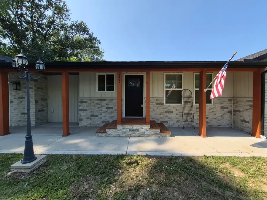 509 W Maple Street, Buckner, IL 62819 - #2