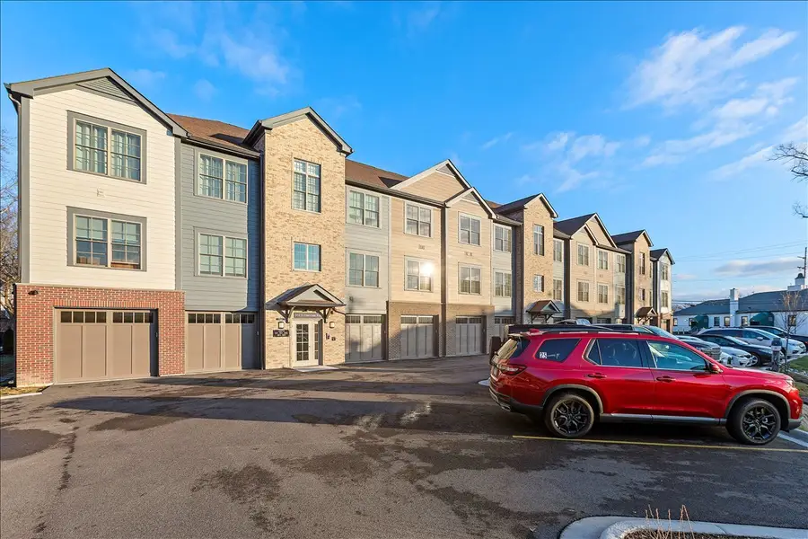 319 S Glendale Avenue #303, Barrington, IL 60010 - #2