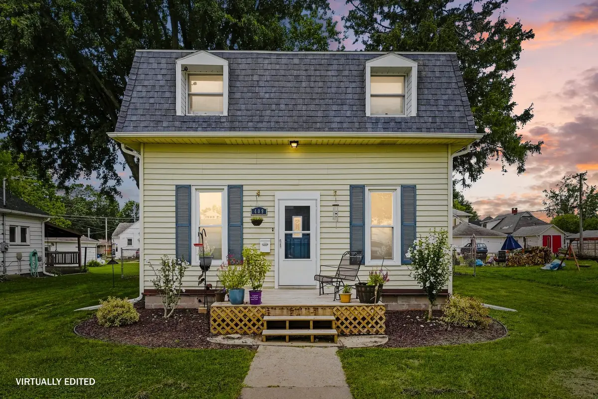 409 9th Street, De Witt, IA 52742 - #1