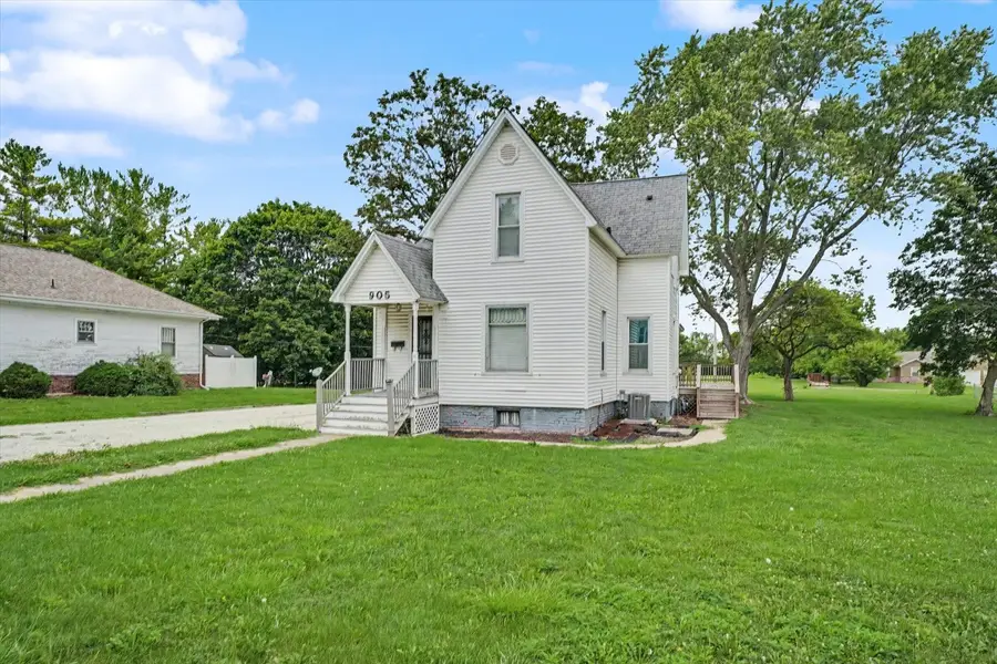 905 E Pells Street, Paxton, IL 60957 - #3