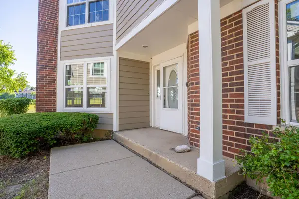 1621 Glengarry Court #1621, Algonquin, IL 60102