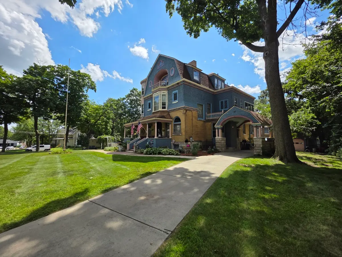 705 W Highland Avenue, Elgin, IL 60123 - #1