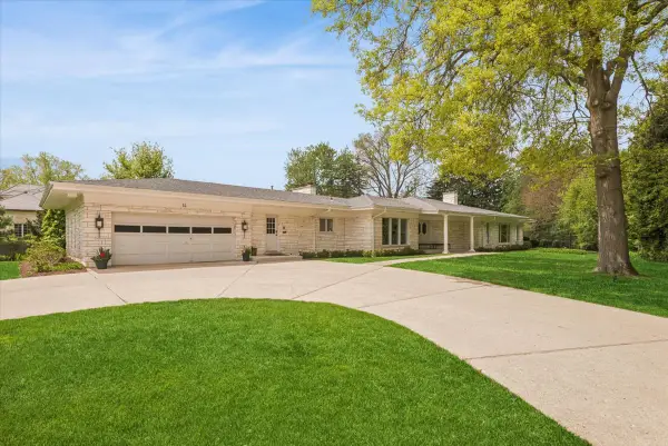 14 Winfield Circle, Northfield, IL 60093