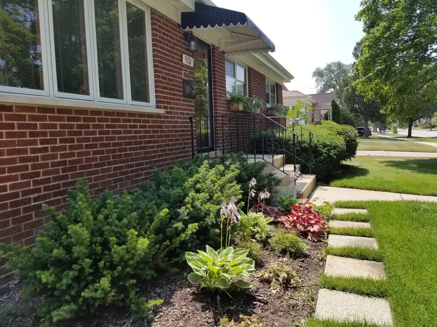 9331 Oriole Avenue, Morton Grove, IL 60053 - #3
