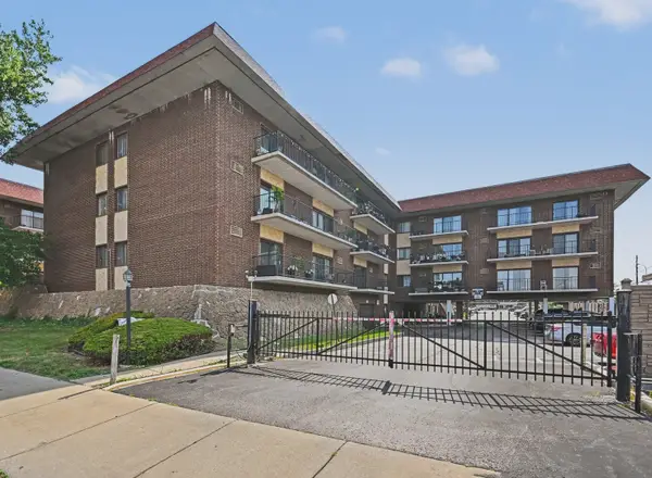 9520 Mayfield Avenue #N209, Oak Lawn, IL 60453