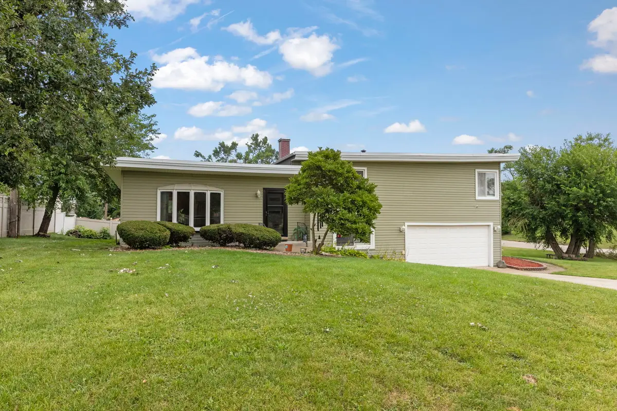 8230 W 85th Street, Hickory Hills, IL 60457 - #1