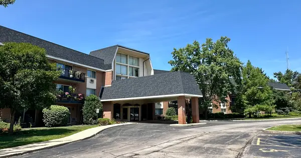 1188 Royal Glen Drive #108, Glen Ellyn, IL 60137