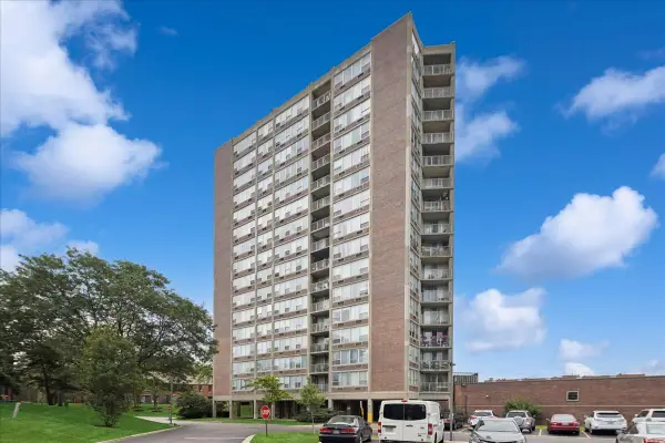 3925 Triumvera Drive #15G, Glenview, IL 60025