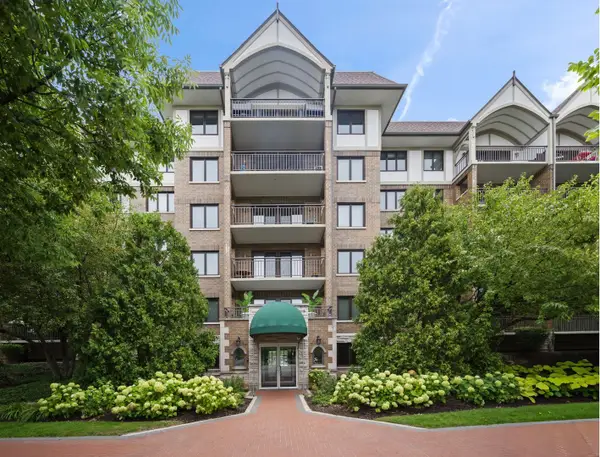 15 S Pine Street #507, Mount Prospect, IL 60056