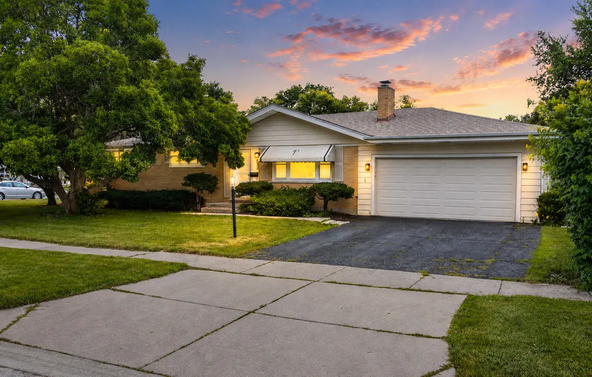 255 W Daniels Road, Palatine, IL 60067 - #1