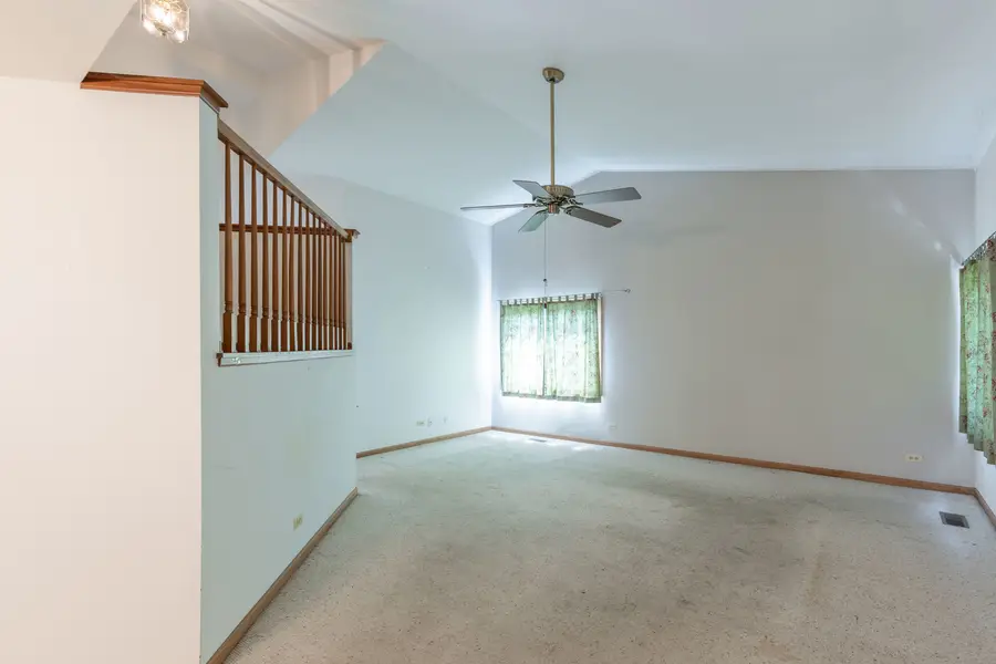 80 Kingsport Drive, South Elgin, IL 60177 - #2