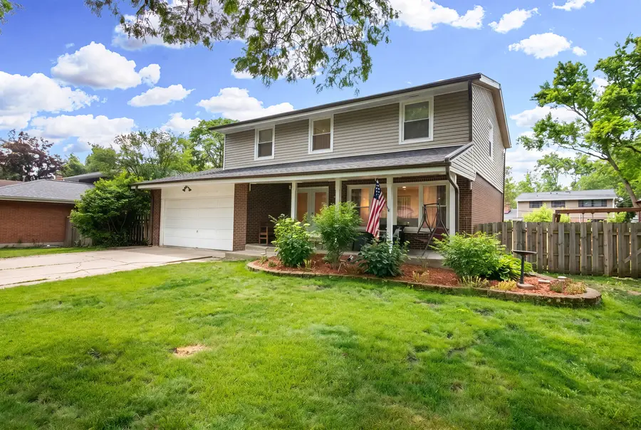 2005 E Cayuga Lane, Mount Prospect, IL 60056 - #2