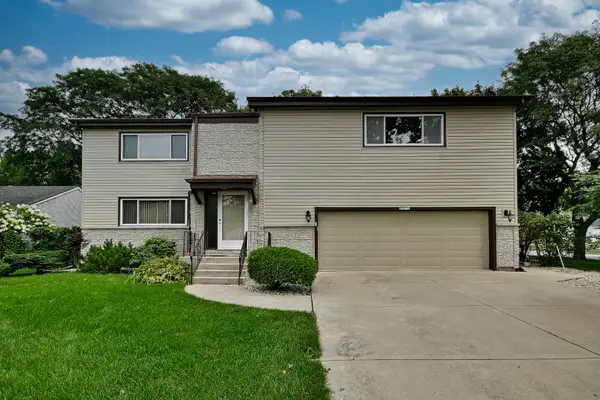 8039 Geneva Street, Woodridge, IL 60517