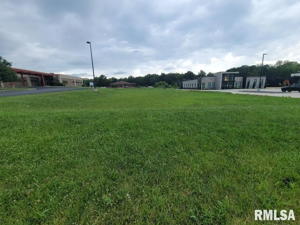3128 Veterans Memorial Drive, Mount Vernon, IL 62864 - #1