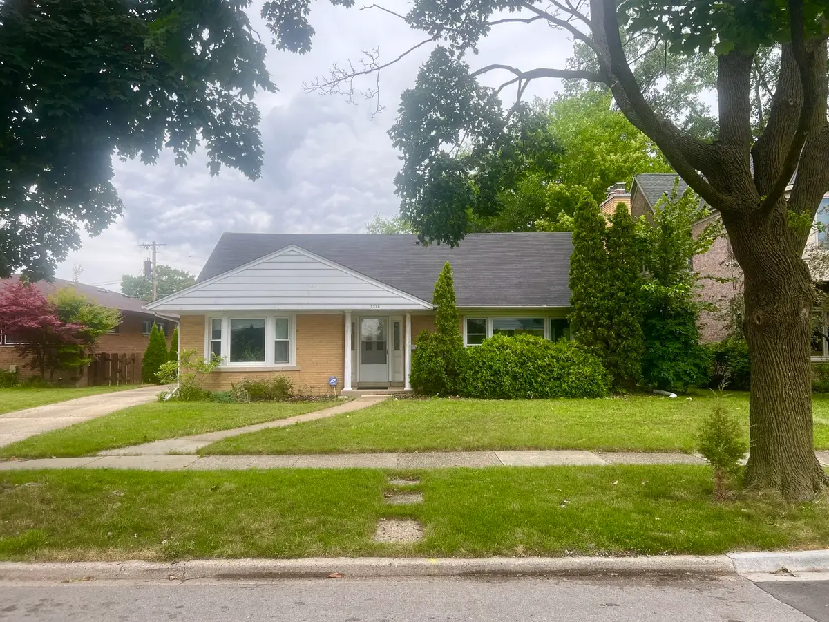 7338 N Tripp Avenue, Lincolnwood, IL 60712 - #1