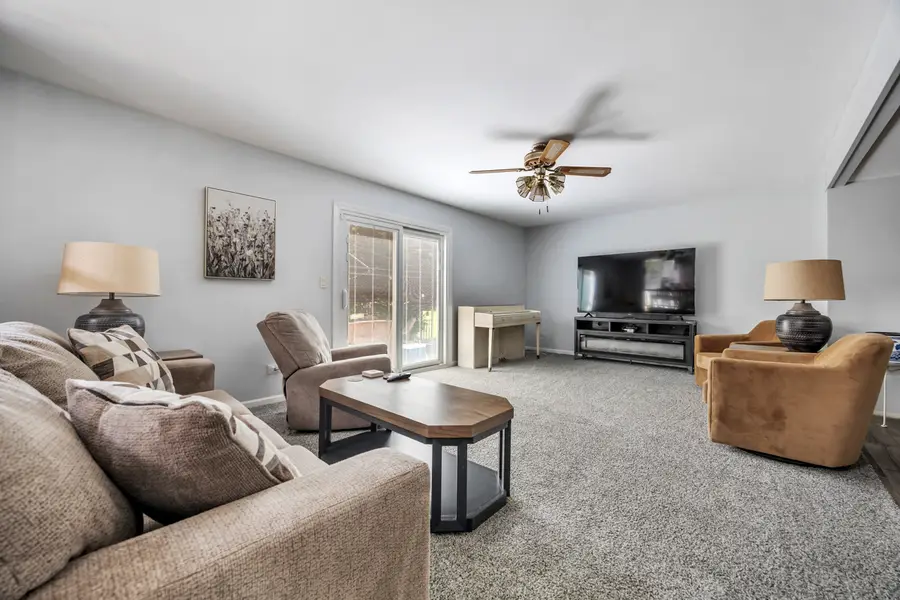 1727 Roosa Lane, Elk Grove Village, IL 60007 - #2