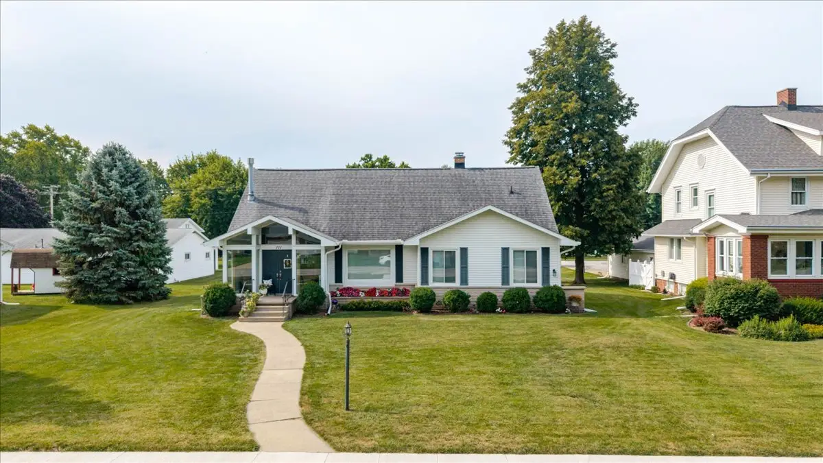 111 E 7th Street, Gridley, IL 61744 - #1