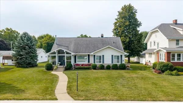 111 E 7th Street, Gridley, IL 61744