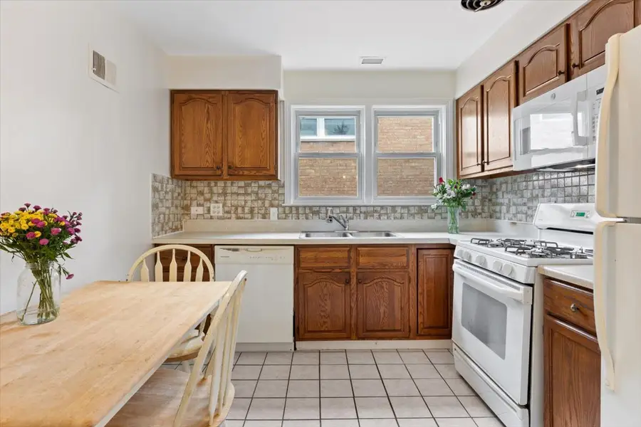 8920 Lamon Avenue #2B, Skokie, IL 60077 - #3