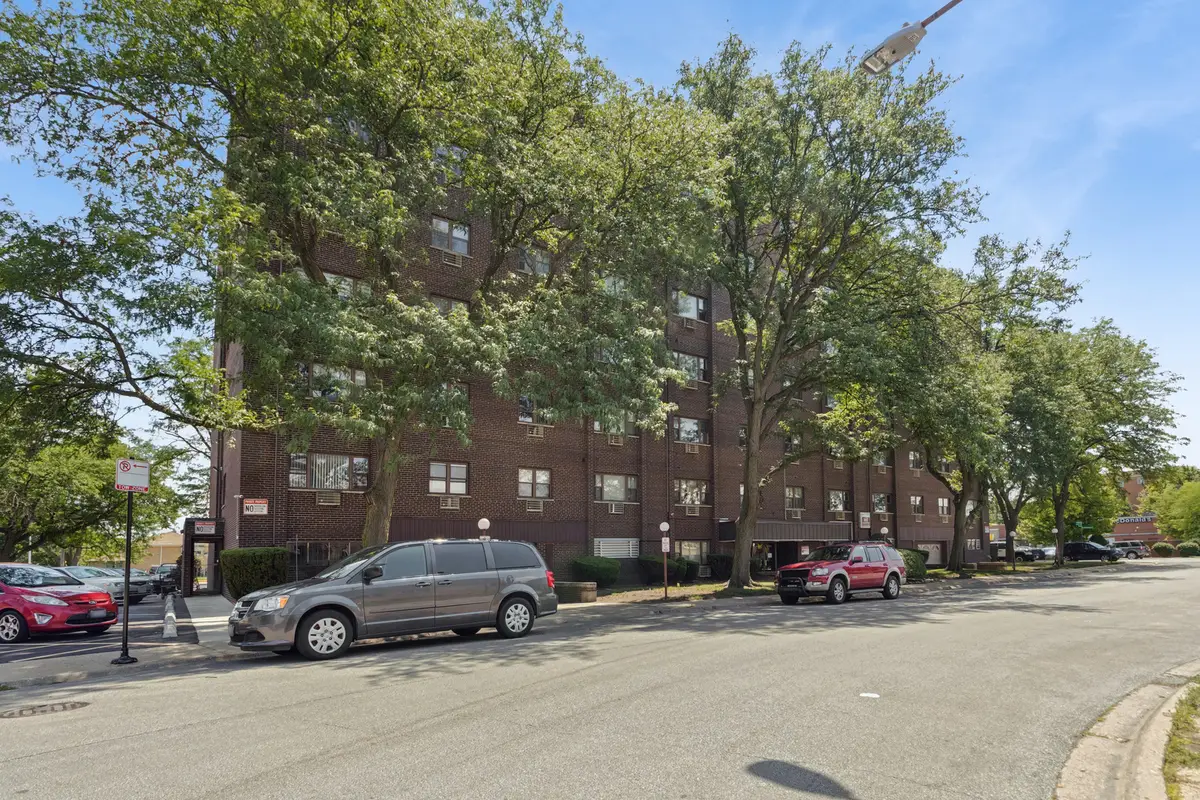 4600 N Cumberland Avenue #205, Chicago, IL 60656 - #1