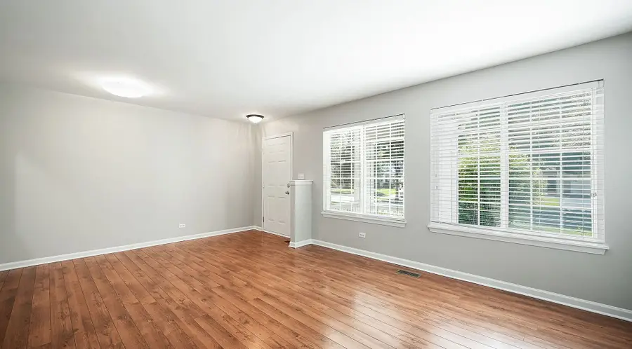 637 Lincoln Station Drive, Oswego, IL 60543 - #3