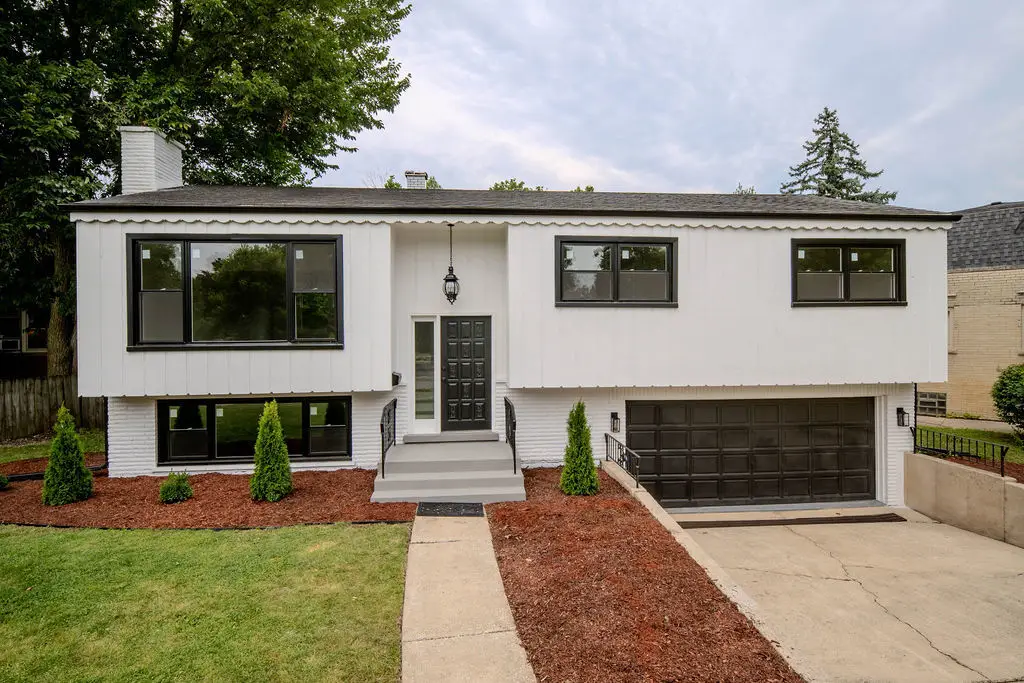 605 Selborne Road, Riverside, IL 60546 - #1