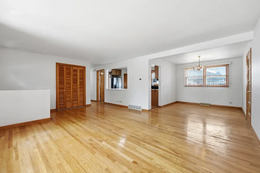 545 S 6th Avenue, La Grange, IL 60525 - #3