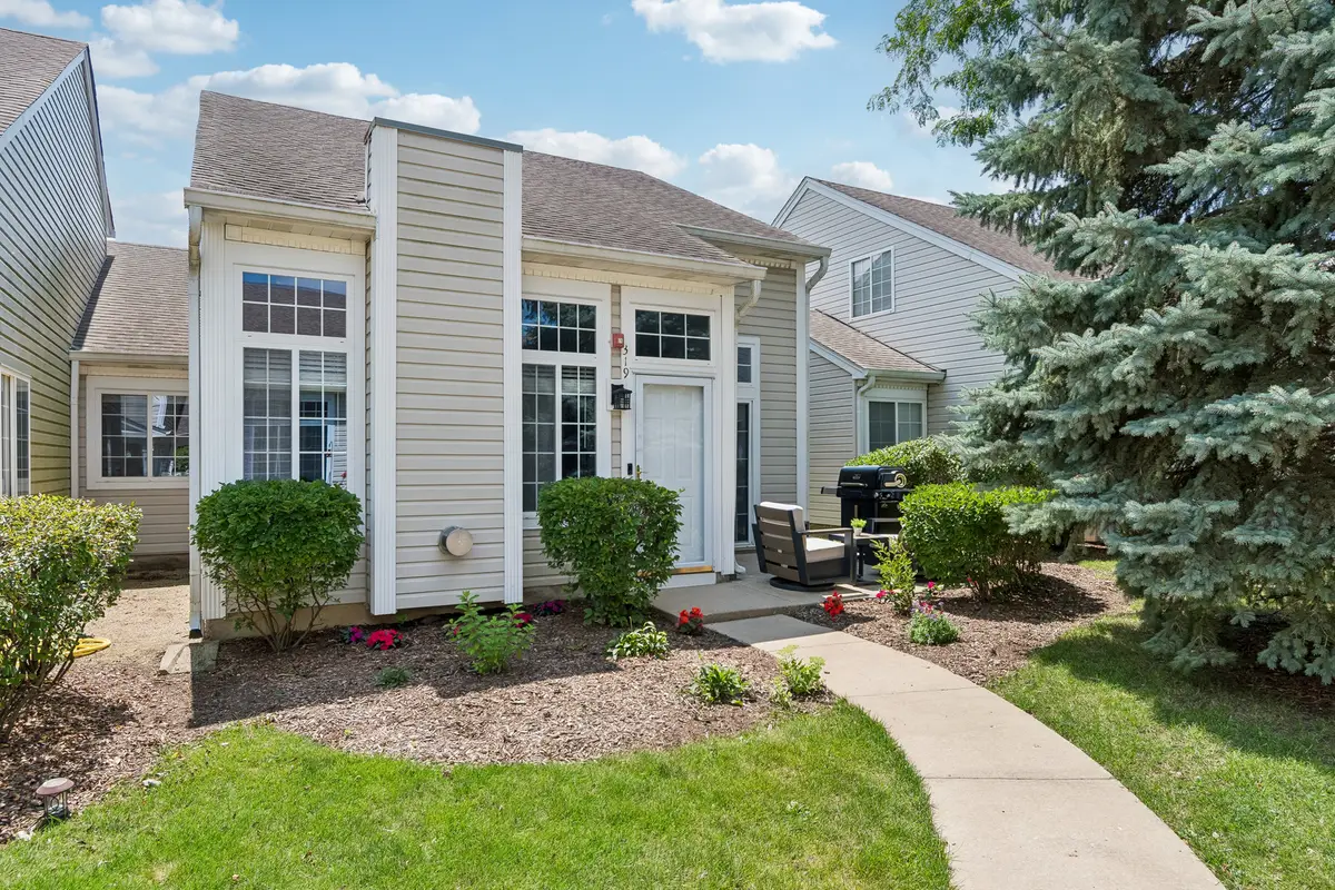 319 E Victoria Circle #319, North Aurora, IL 60542 - #1
