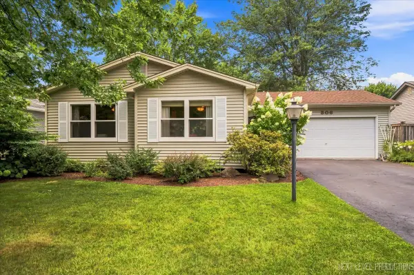 306 Pin Oak Drive, North Aurora, IL 60542