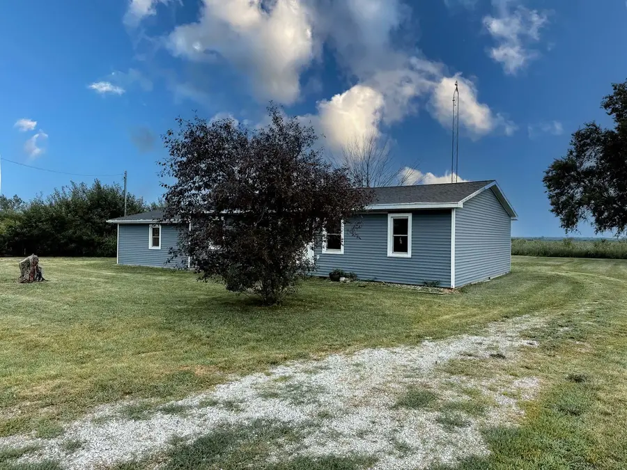 1993 E 1020 North Road, Milford, IL 60953 - #2