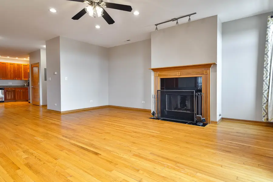 641 E Pershing Avenue #301, Chicago, IL 60653 - #3