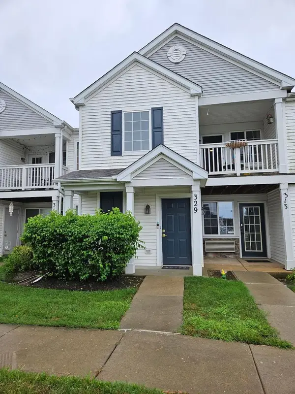 329 Silverstone Drive #329, Carpentersville, IL 60110
