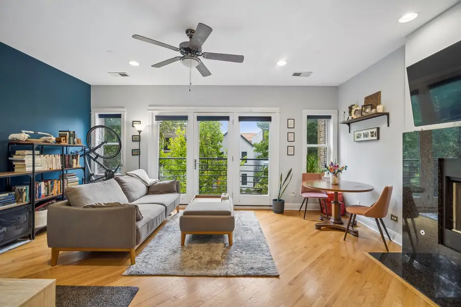 2833 W Lyndale Street #2, Chicago, IL 60647 - #3