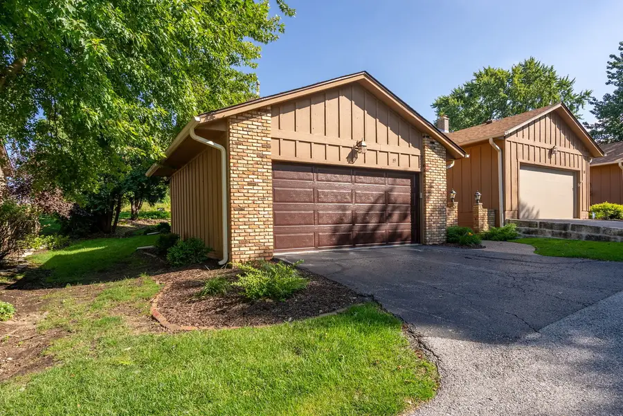6401 Utica Ridge Road #19, Davenport, IA 52807 - #2