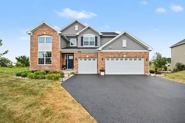 2221 Country Hills Drive, Yorkville, IL 60560