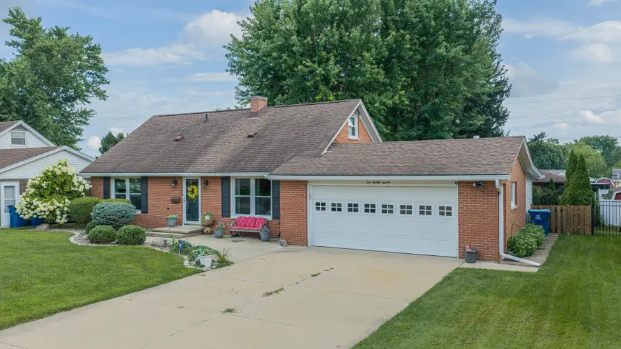 1027 W 3rd Street, Spring Valley, IL 61362 - #2