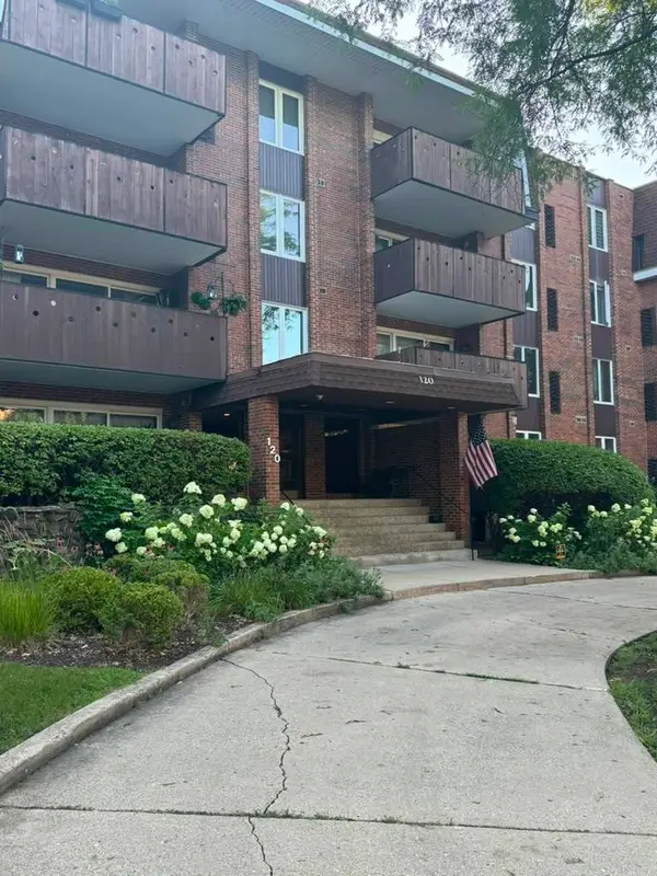 120 S Spruce Avenue #407, Wood Dale, IL 60191