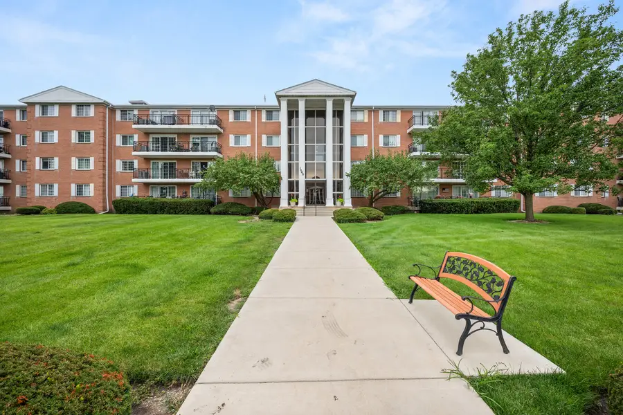 1060 N Farnsworth Avenue, Aurora, IL 60505 - #3