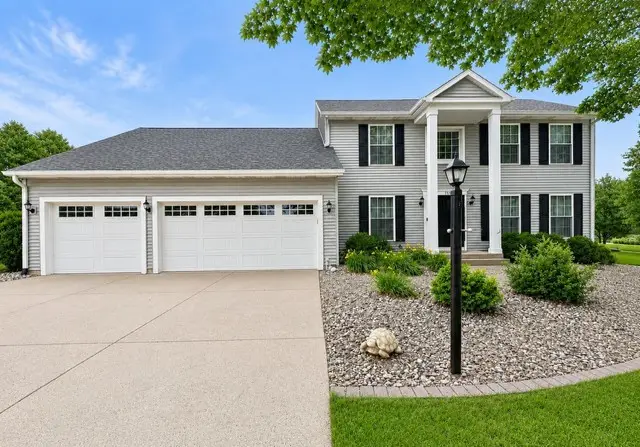 2520 Buckingham Avenue, Bettendorf, IA 52722 - #2