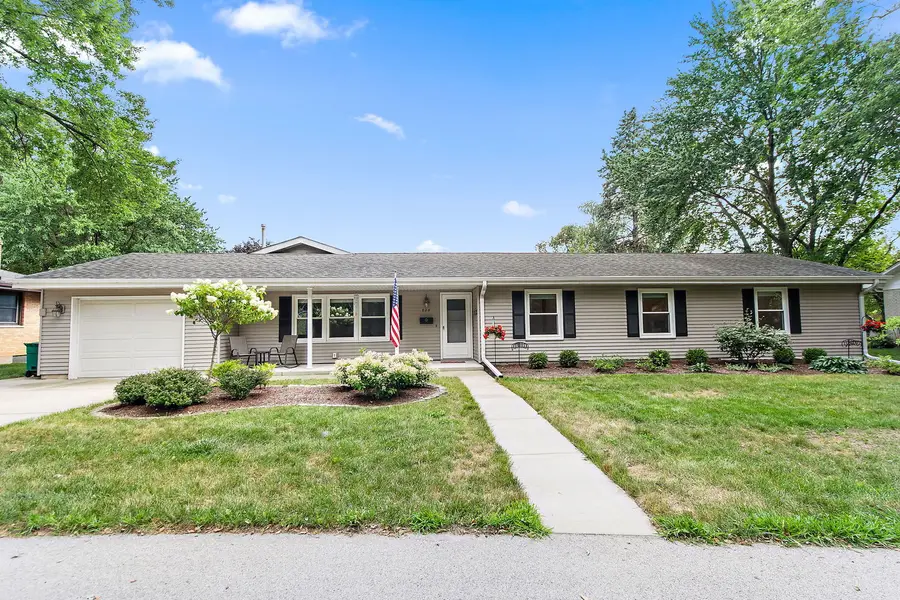 826 Birchwood Drive, Sycamore, IL 60178 - #2