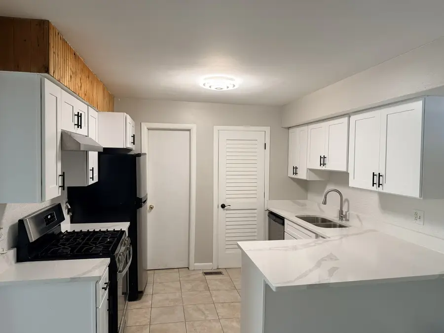 1313 Kingsbury Drive #D, Hanover Park, IL 60133 - #2