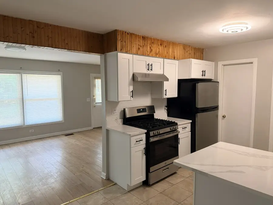 1313 Kingsbury Drive #D, Hanover Park, IL 60133 - #3