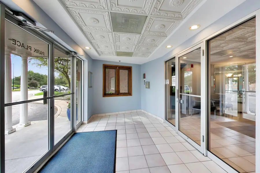 7120 N Milwaukee Avenue #208, Niles, IL 60714 - #3