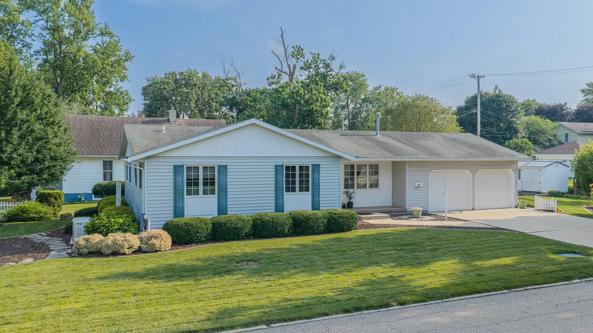 301 9th Street, Mendota, IL 61342 - #1
